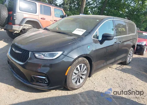 2023 Chrysler Pacifica Hybrid Touring L z USA, uszkodzony, nr VIN 2C4RC1L72PR522982